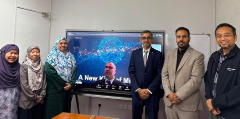 تدريسي بجامعة الكوفة يشارك في مناقشة أطروحة دكتوراه بالجامعة الوطنية الماليزية