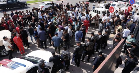 منتسبو محطات انتاج الكهرباء في البصرة  ينظمون تظاهرة  للمطالبة بحقوقهم في قطع الأراضي
