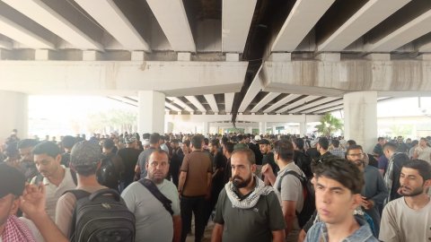 عقود تربية البصرة تطالب في وقفة احتجاجية أمام وزارة المالية بصرف رواتبهم المتأخرة