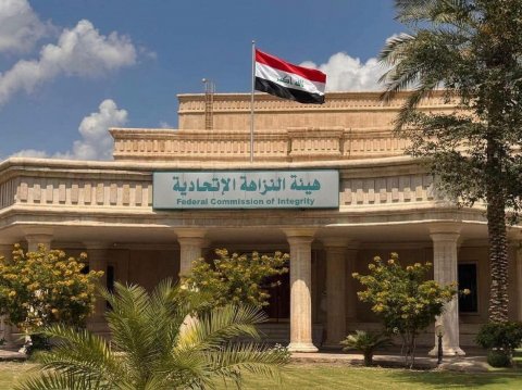 النزاهــة: ضبط منتسب تلقــى رشى مقابل الإخلال بواجباته الوظيفية في بغداد