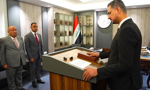 رؤساء الوحدات الإدارية الجدد في البصرة يؤدون مراسم أداء اليمين الدستورية