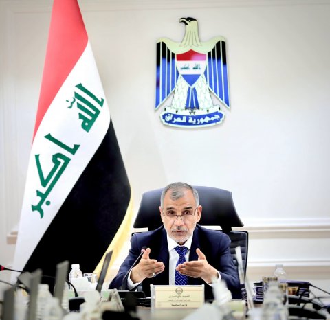 وزير المالية يوجه بمنح العلاوات والترفيعات المستحقة لموظفي الدولة