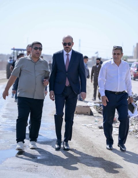 محافظ ذي قار يشرف ميدانياً على الحملة الخدمية في قضاء الشطرة ويؤكد: الحملة ستشمل جميع مناطق القضاء