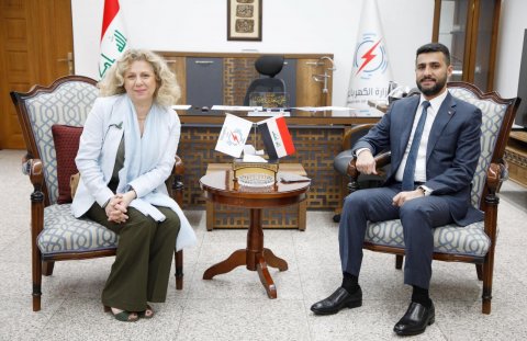 وزير الكهرباء يبحث مع شركة توتال الفرنسية  مراحل إنجاز وتشغيل مشروع شمس البصرة لتوليد الطاقة الكهربائية