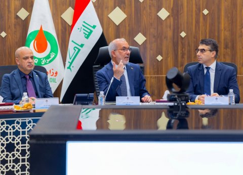 وزير النفط يؤكد اهمية اللقاء مع الشركات العالمية التي تعمل على تطوير الحقول النفطية والغازية في العراق