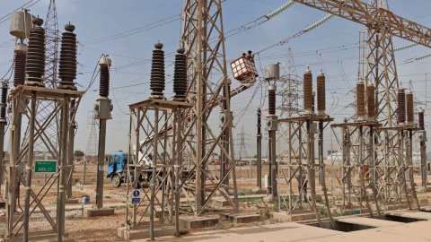 كهرباء بابل تنجز أعمال إعادة ربط خطوط نقل الطاقة ( ١٣٢ ك.ف) داخل محطة كهرباء بابل التحويلية القديمة