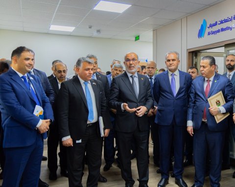 وزير النفط يؤكد من البصرة : دعم ملف الطاقة في البلاد  لتقليل معاناة المواطنين على مستوى الكهرباء