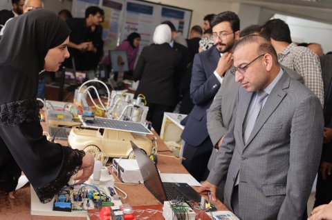 جامعة الكوفة تفتتح معرض الاستدامة وتستعرض ابتكارات طلبتها الهندسية
