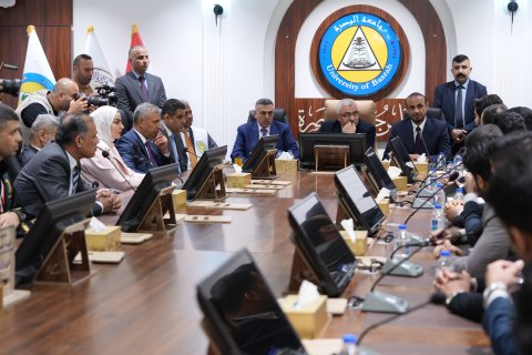 وزير التعليم يلتقي ممثلي كلية الطب بجامعة البصرة ويستمع إلى مطالبهم 
