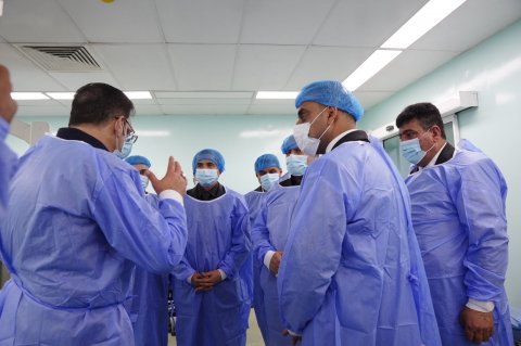 وفد حكومي مشترك من البصرة وذي قار يتفقد جرحى فاجعة الطريق الدولي في مستشفى الفيحاء