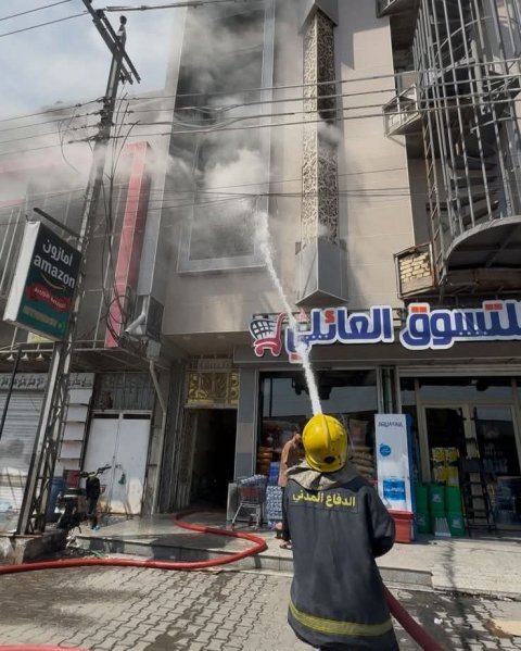 الدفاع المدني في البصرة  يخمد حريقاً في شقة سكنية ويُنقذ القاطنين دون خسائر بشرية