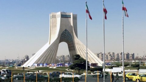 محافظ طهران يعلن عودة الدوام الكامل في جميع الوزارات اعتباراً من السبت المقبل