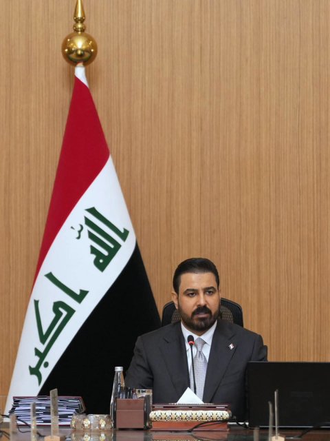 الزيدي يوجه الوزراء والمحافظين المعنيين بزيارة مصابي واسر ضحايا حادث ذي قار