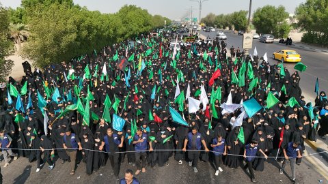 بمشاركة حشود غفيرة في البصرة : تشييع رمزي مهيب لنعش السيدة فاطمة الزهراء (عليها السلام) 