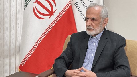 استشهاد  كمال خرازي متأثراً بجراحه جراء هجوم للعدو الاميركي الصهيوني