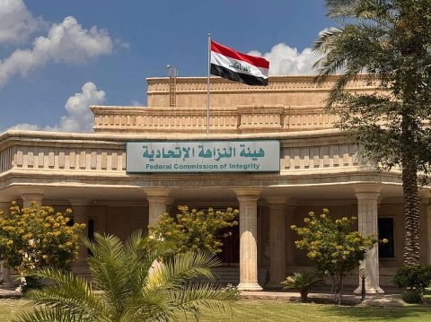 في قضايا تتعلق بتلاعبٍ ورشى..  النزاهة تضبط ثلاثة موظفين في مديرية التربية وديوان المحافظة بالديوانية