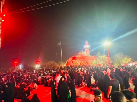 البصريون يحيون أربعينية الإمام الحسين (ع) سيراً على الأقدام  إلى مسجد الخطوة في قضاء الزبير