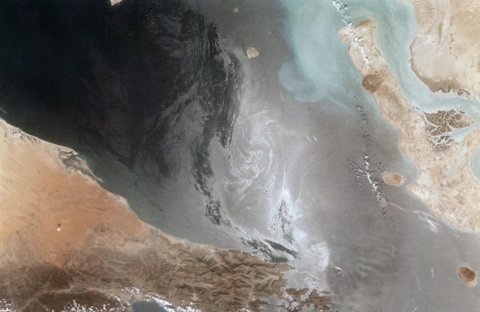 برلماني إيراني يرجح إبرام اتفاق مع سلطنة عمان حول إدارة مشتركة لمضيق هرمز