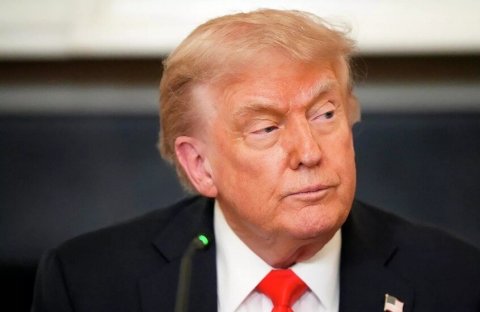 أعلن الرئيس الأميركي Donald Trump أن الحصار البحري على إيران سيرفع “الآن”، مؤكداً أنه سيتم رفع جميع الألغام البحرية. وقال ترامب في تدوينة على منصة /تروث سوشيال/: “يجب فتح مضيق هرمز فوراً دون رسوم وبحركة شحن غير مقيّدة في كلا الاتجاهين، وسأجتمع مع غرفة الع