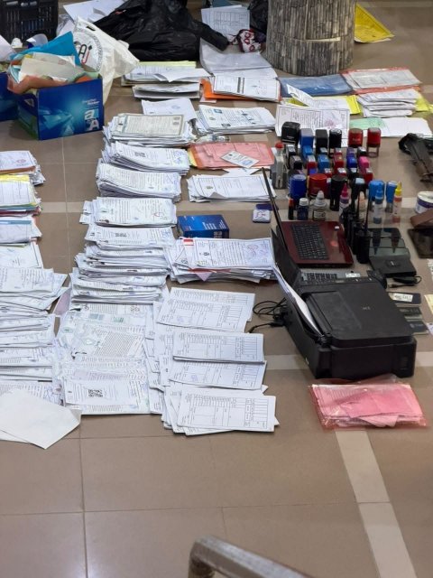 القضاء: القبض على عدد من موظفي بلدية الناصرية ومعقبين ضبطت بحوزتهم مستندات وأختام مزورة