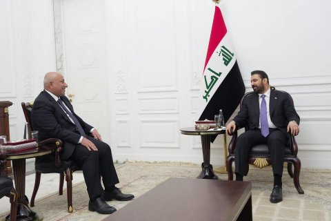 الزيدي يؤكد حرص الحكومة على دعم وتمكين الحكومات المحلية ومجالس المحافظات