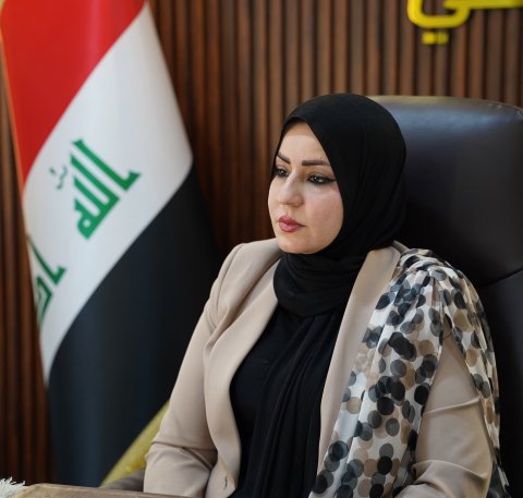 عضو بمجلس البصرة  تدعو وزارة المالية  الإسراع بحسم صرف مستحقات متعاقدي 13 ألف درجة وظيفية