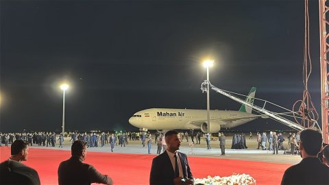 وصل جثمان الشهيد السيد علي الخامنئي الى مطار النجف الاشرف