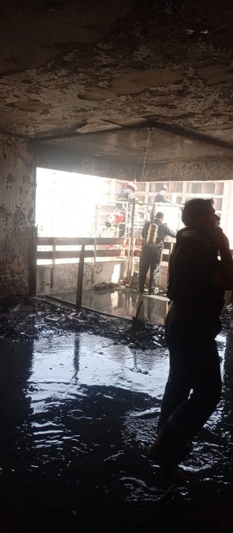 فرق الدفاع المدني تخمد حريقاً في شقة سكنية بمنطقة الصالحية بغداد