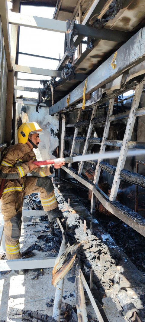 إخماد حريق اندلع في حقل دواجن  بمنطقة اللحيس غربي البصرة