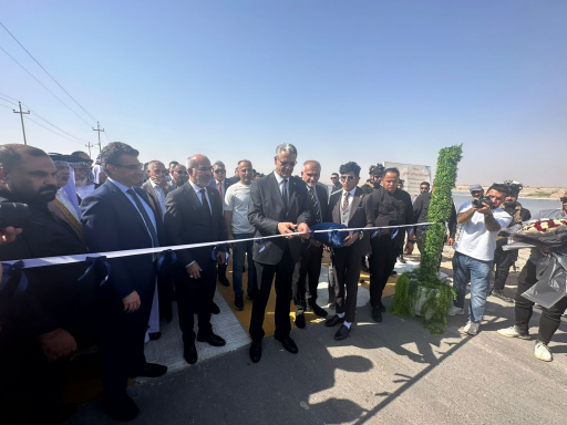 وزير النفط يفتتح طريقا  في مدخل محافظة البصرة