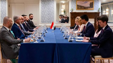 وزيرا النفط والكهرباء يبحثان مع نائب وزير الطاقة الأمريكي تعزيز التعاون في قطاع الطاقة