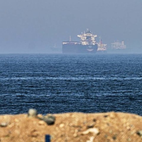 مسؤول إيراني يوضح تفاصيل التفاهم بين إيران وعمان بشأن إنشاء ممر ملاحي عبر مضيق هرمز