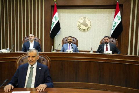 وزير المالية : ملتزمون بدفع الرواتب شهريا