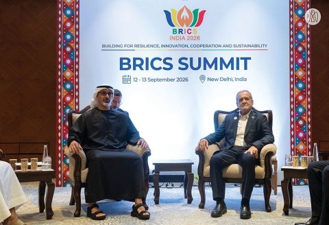الرئيس الإيراني : محادثات جيدة مع ولي عهد أبو ظبي واتفقنا على طي صفحة الماضي