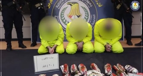مديرية شؤون المخدرات : محاصرة 3 تجار دوليين وانتشال 30 كغم مخدرات من المياه الإقليمية