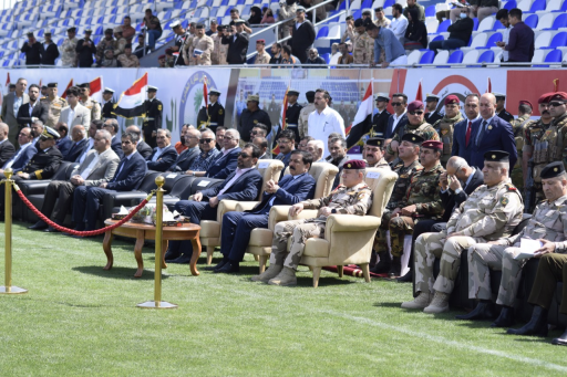 وزير الدفاع يفتتح ملعب النادي البحري الرياضي بالبصرة سعة 6 ا