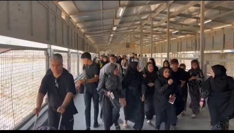 بالصور .. حشود الزائرين تتوافد عبر منفذ الشلامجة الحدودي دون توقف