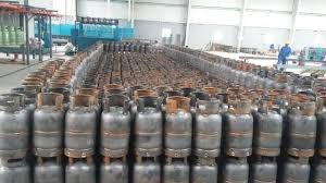 المنتجات النفطية تنفي شحة الوقود وتوضح اجراءات توزيع غاز الطبخ