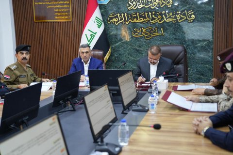 وزير الداخلية  يعقد  اجتماعا امنيا  في قيادة حدود  المنطقة  الرابعة  بالبصرة