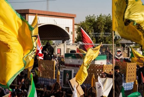 انطلاق تشييع جثمان الشهيد علي خامنئي باتجاه مرقد الامام علي عليه السلام في النجف الأشرف
