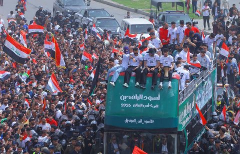 احتفاء جماهيري بلاعبي المنتخب الوطني المتأهل لكأس العالم