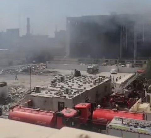 الدفاع المدني في البصرة يخمد حريقاً بمركز المحافظة ويخلي النزلاء دون خسائر بشرية