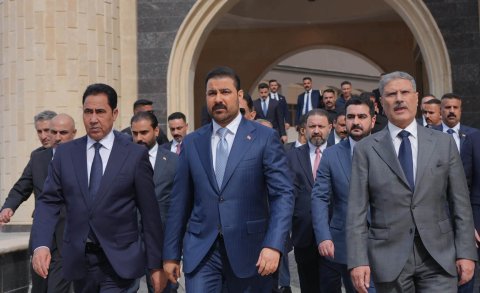 الزيدي يؤكد أن الحكومة ماضية في تنفيذ خططها التنموية للمحافظات